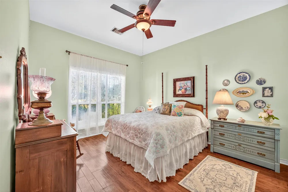 672 County Road 447 Waelder, TX 78959
