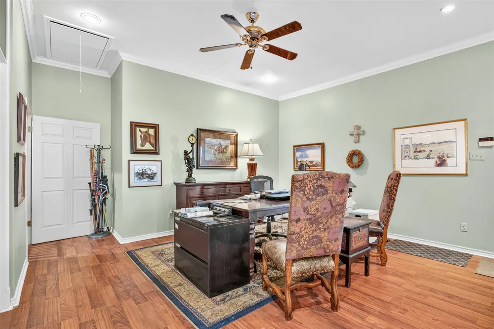 672 County Road 447 Waelder, TX 78959