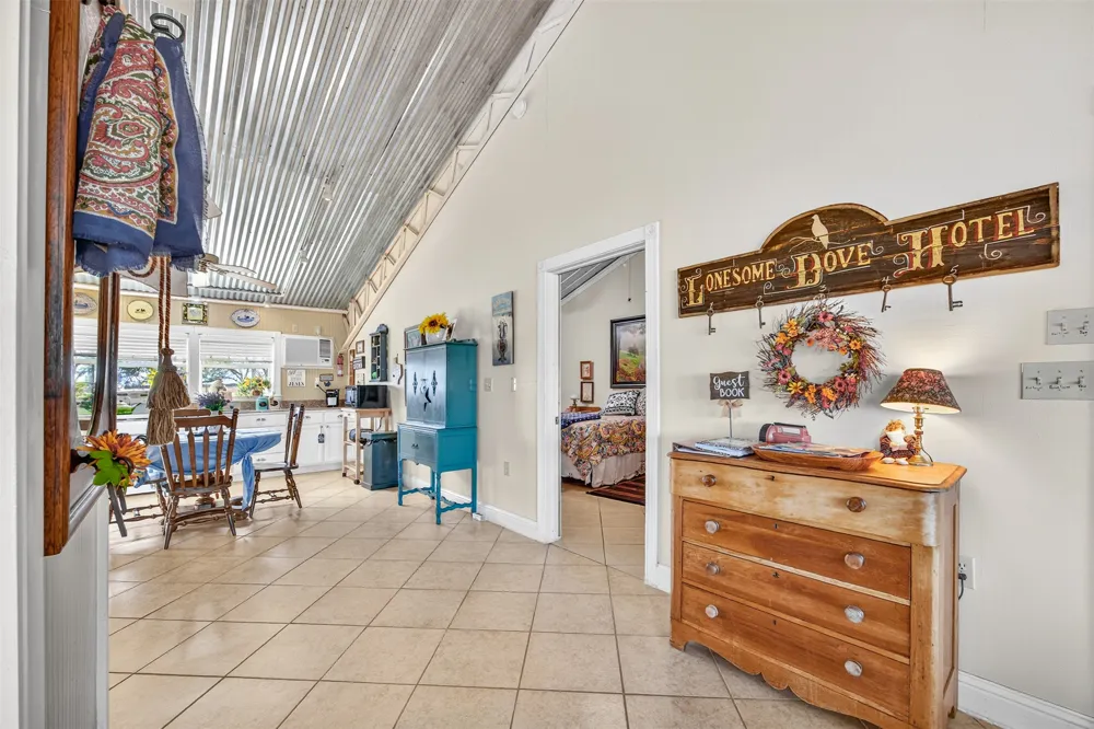 672 County Road 447 Waelder, TX 78959