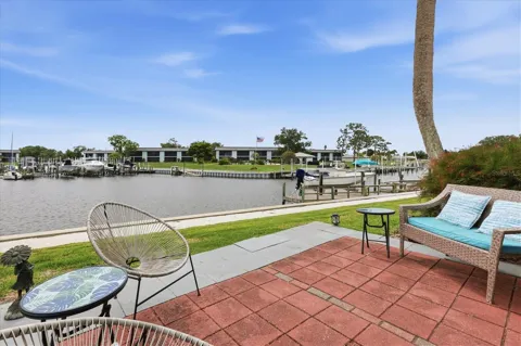 24 OAKWOOD DRIVE #24