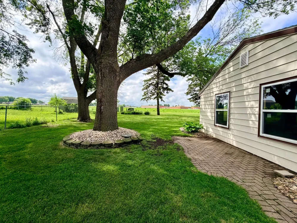 1801 S Shore Drive Worthington, MN 56187