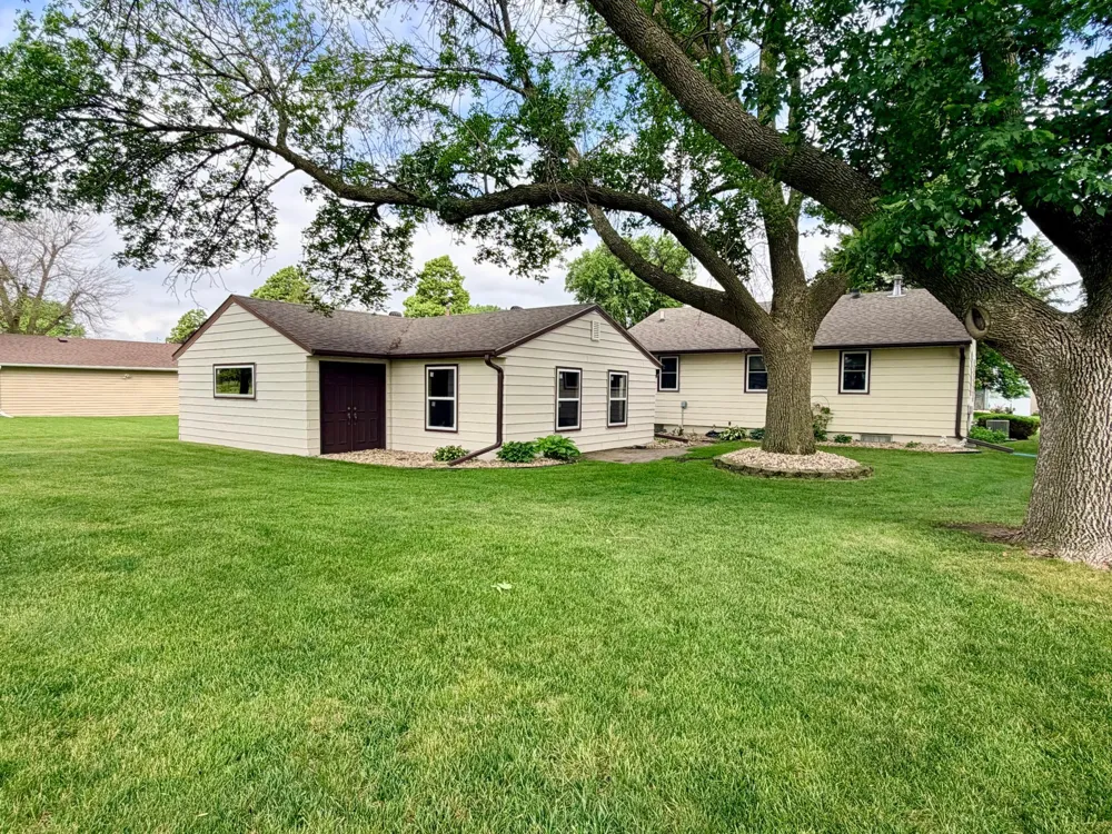 1801 S Shore Drive Worthington, MN 56187