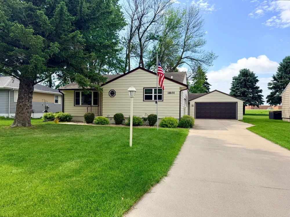1801 S Shore Drive Worthington, MN 56187