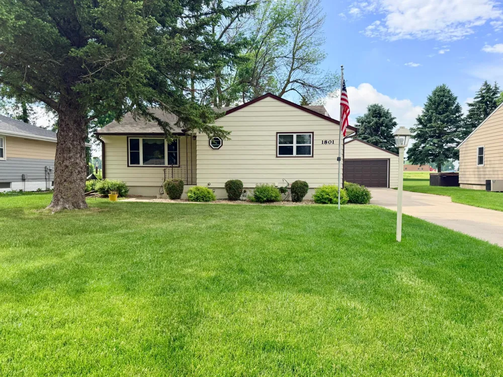 1801 S Shore Drive Worthington, MN 56187
