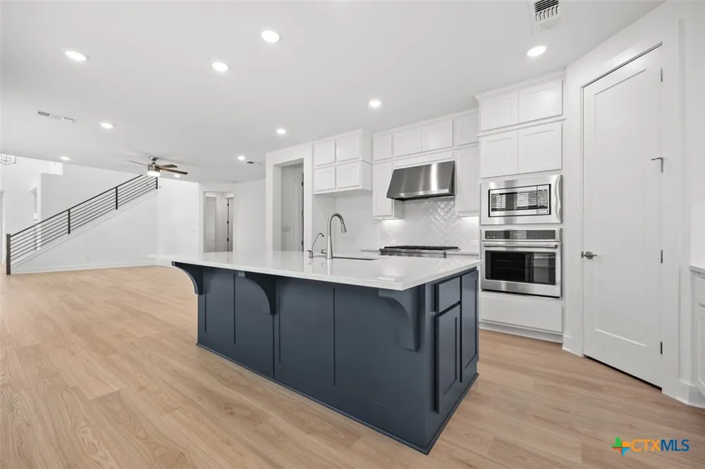 616 High Summit Drive Georgetown, TX 78628
