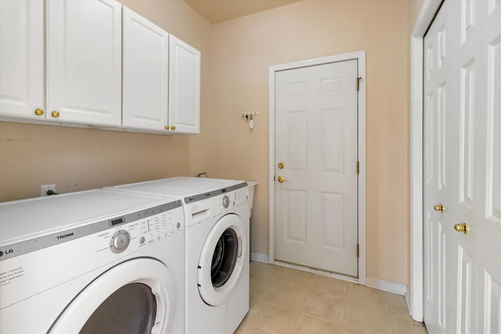 48551 Oak Bridge Drive Canton, MI 48188