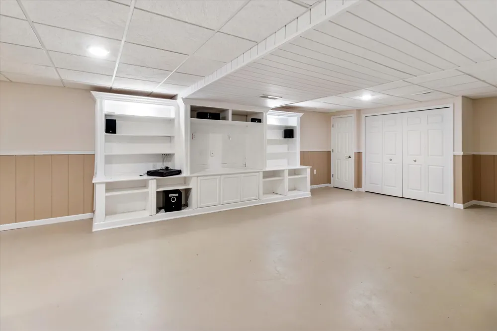 48551 Oak Bridge Drive Canton, MI 48188