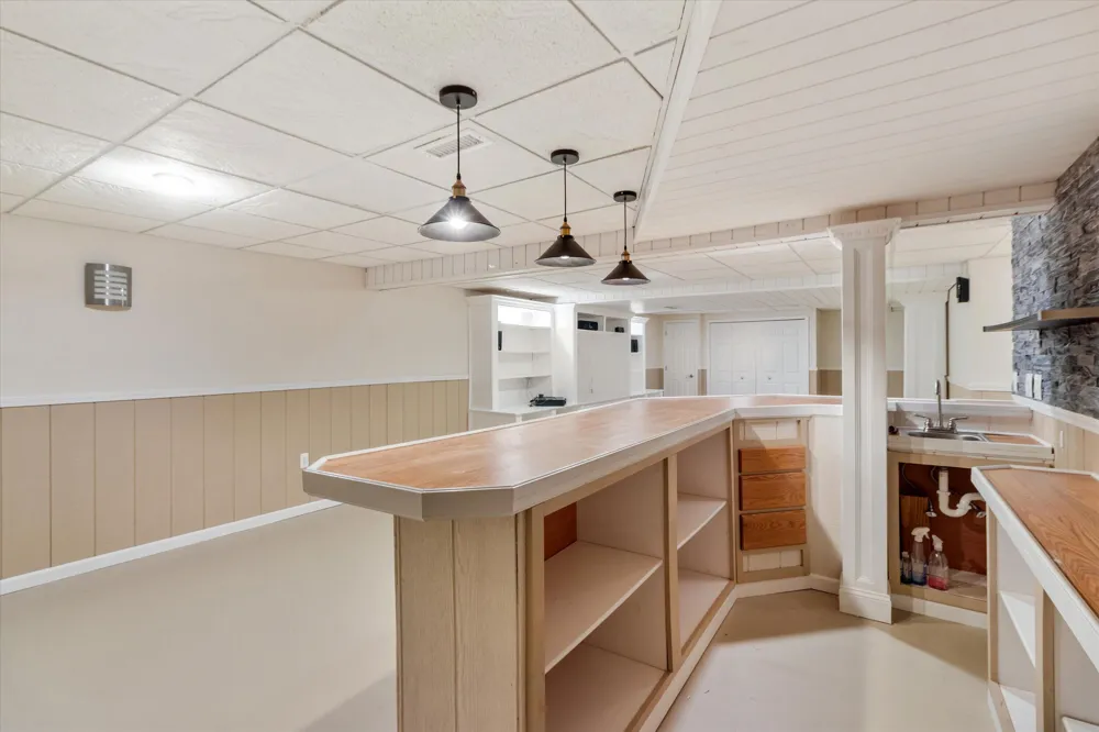 48551 Oak Bridge Drive Canton, MI 48188