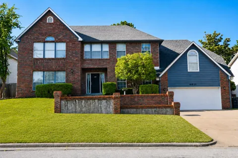 6811 E 65th Place