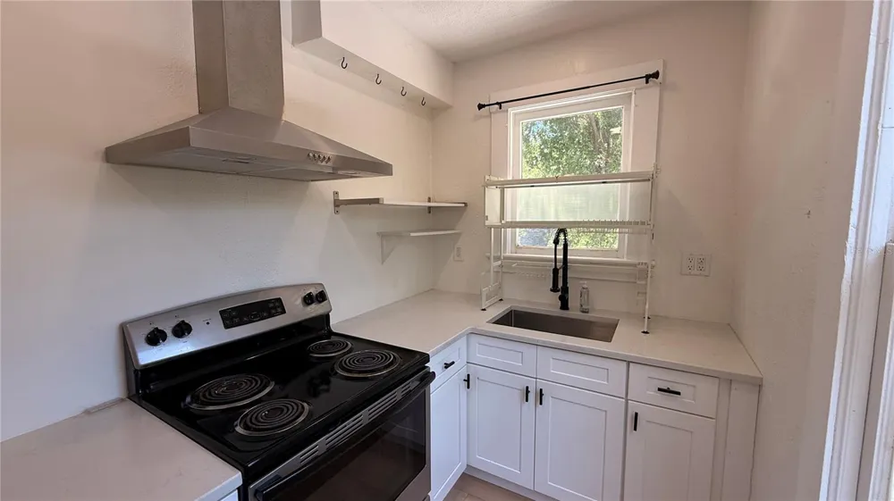 905 JONES STREET Clearwater, FL 33755