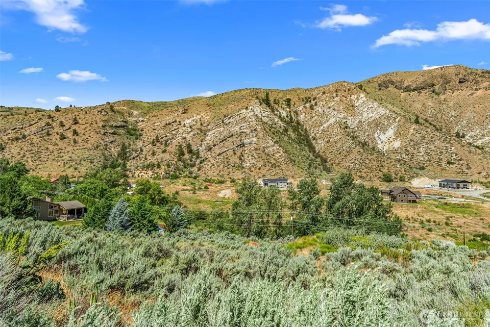 159 Southridge Court Wenatchee, WA 98801