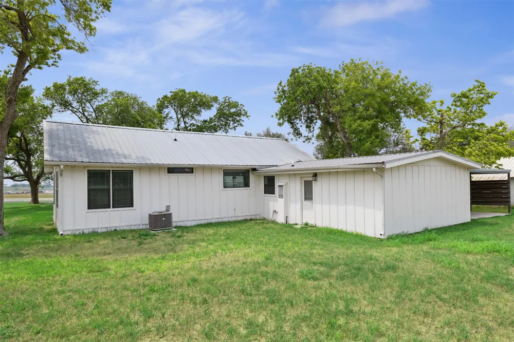 5530 US Highway 90a W Shiner, TX 77984