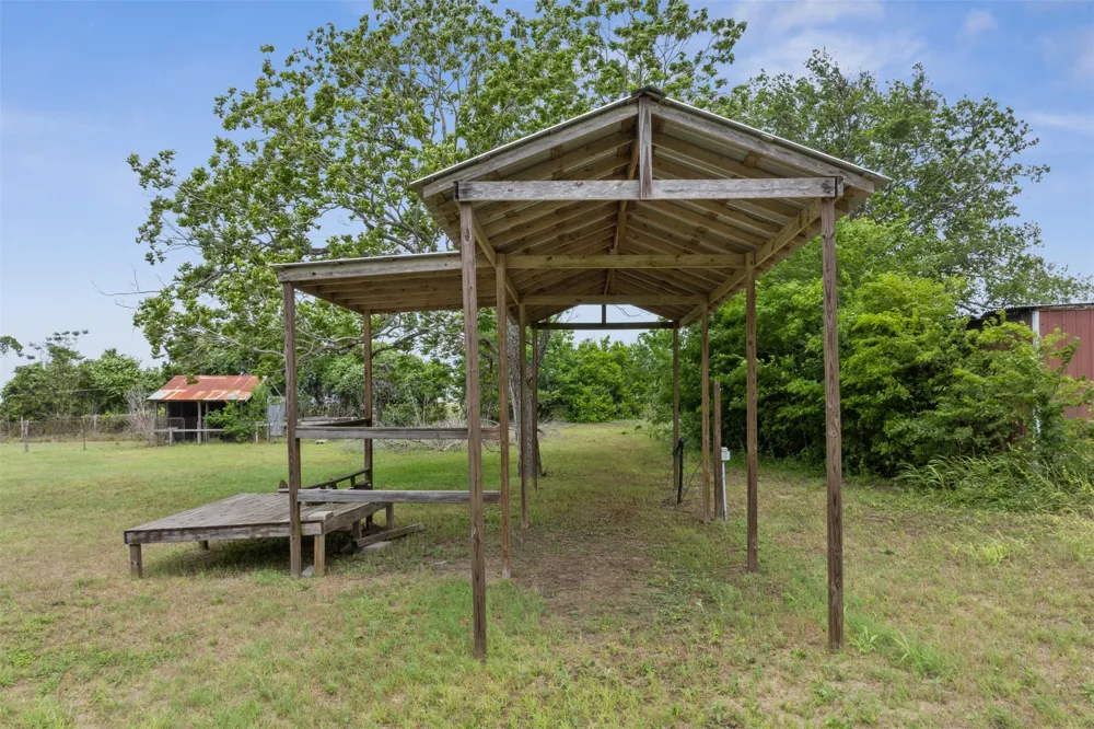 5530 US Highway 90a W Shiner, TX 77984