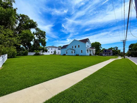 LAKE AVE