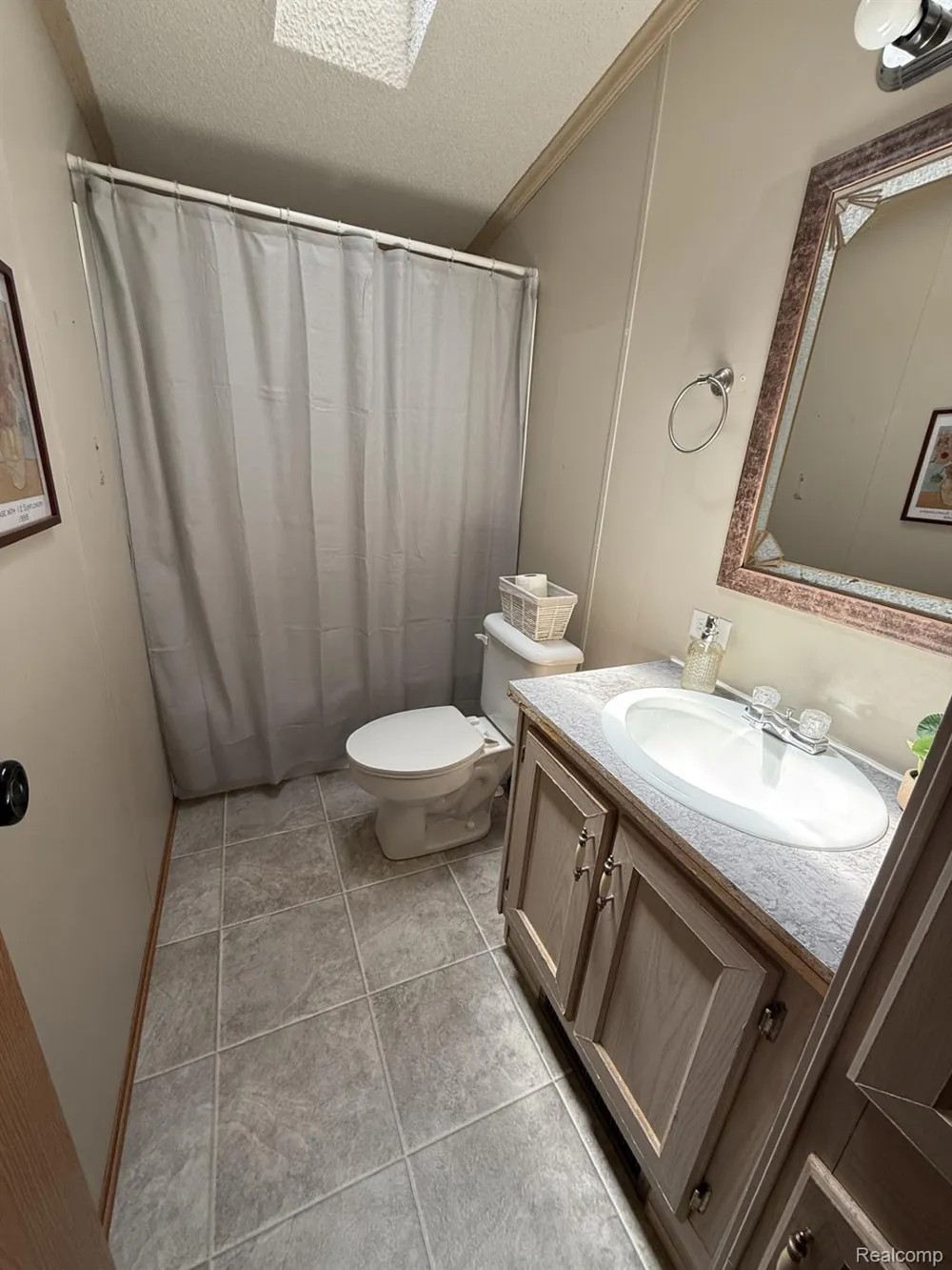 40 Bellwood Swartz Creek City, MI 48473