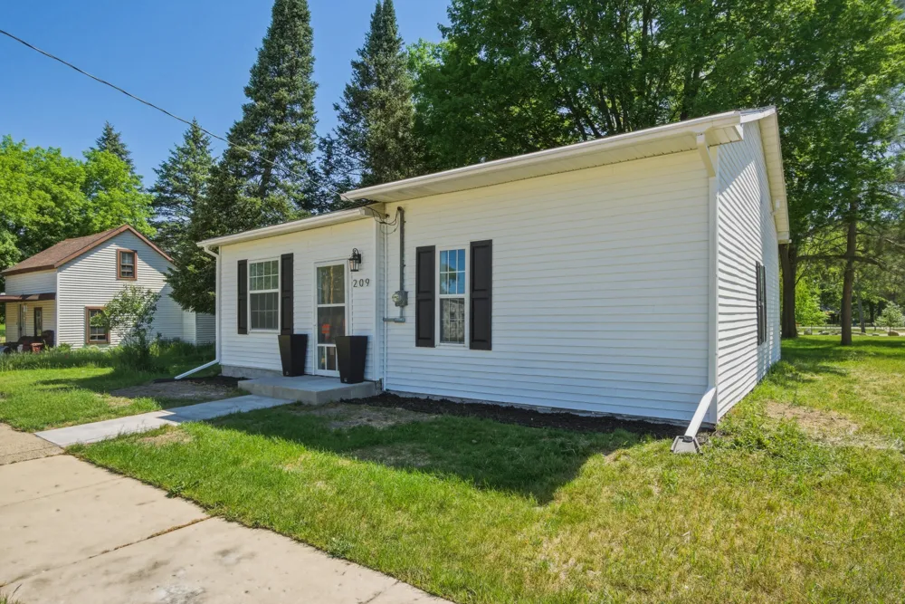 209 S River Street Evart City, MI 49631