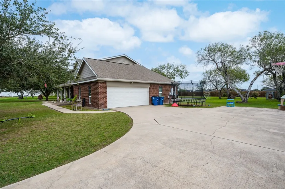 2 Schendel Portland, TX 78374