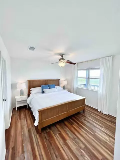 1426 Bluewater Highway Surfside Beach, TX 77541