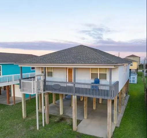1426 Bluewater Highway Surfside Beach, TX 77541
