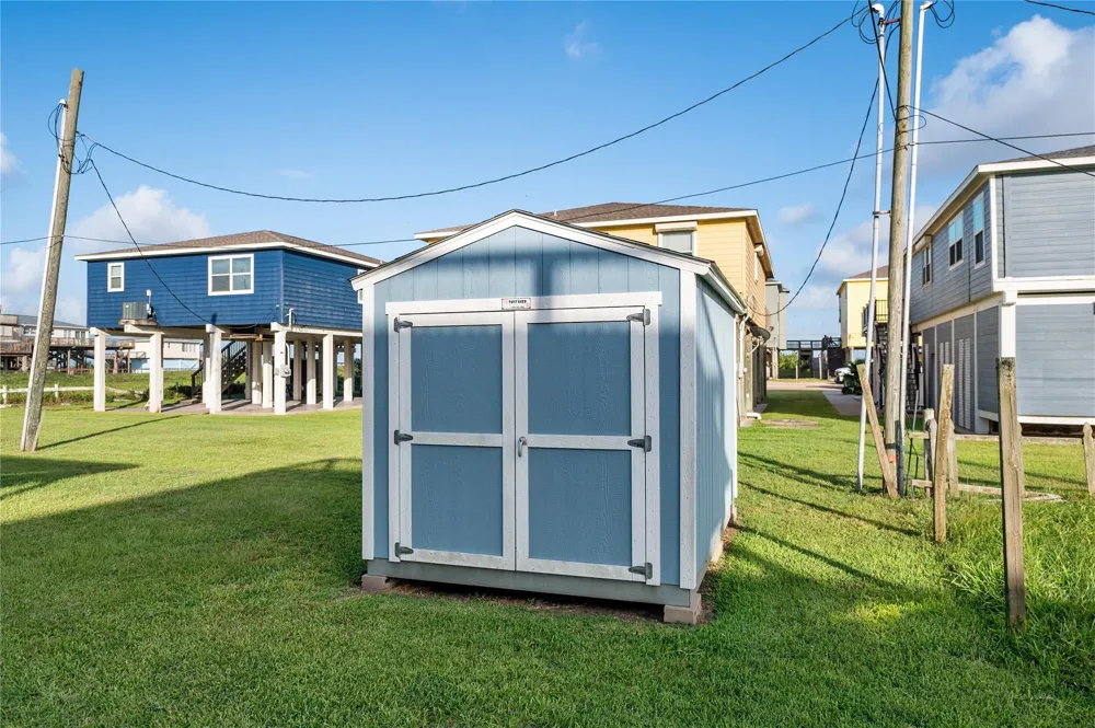 1426 Bluewater Highway Surfside Beach, TX 77541
