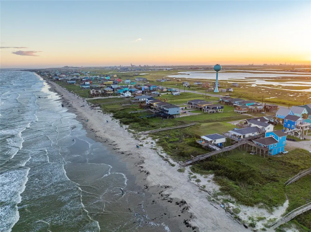 1426 Bluewater Highway Surfside Beach, TX 77541