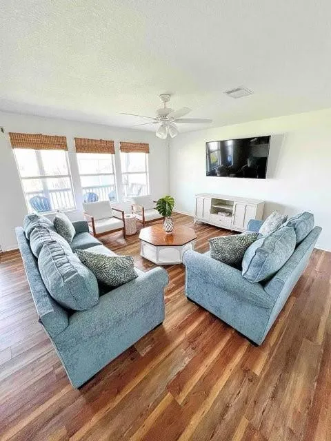 1426 Bluewater Highway Surfside Beach, TX 77541
