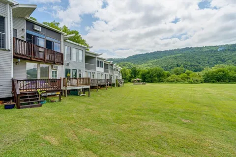2072 Creek Road