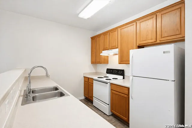 10719 MATHOM LNDG Universal City, TX 78148