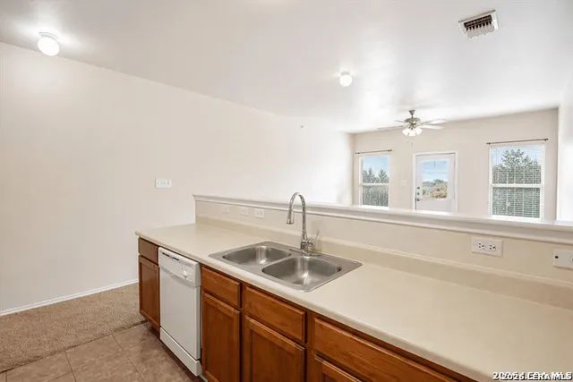 10719 MATHOM LNDG Universal City, TX 78148