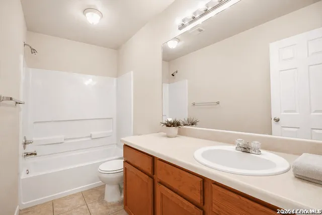 10719 MATHOM LNDG Universal City, TX 78148