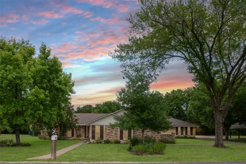 107 Oak Creek Lane