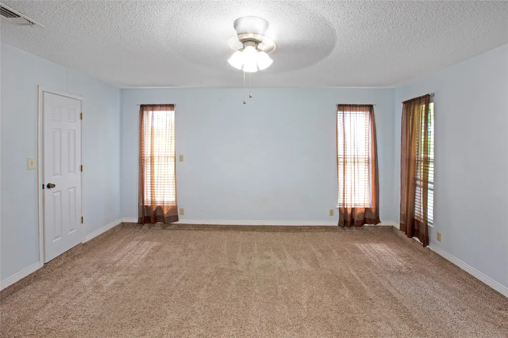 107 Oak Creek Lane Ovilla, TX 75154
