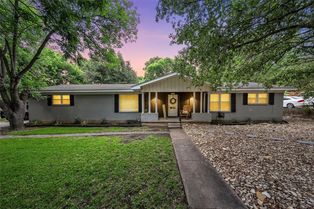 617 Cardinal Drive Woodway, TX 76712