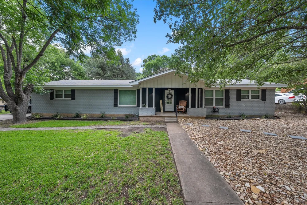 617 Cardinal Drive Woodway, TX 76712