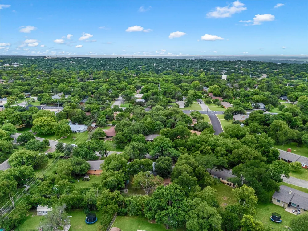617 Cardinal Drive Woodway, TX 76712