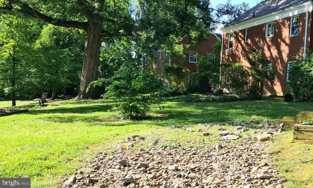 1622 RIPON PLACE Alexandria, VA 22302