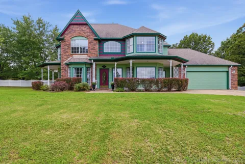 1290 Cliff Drive