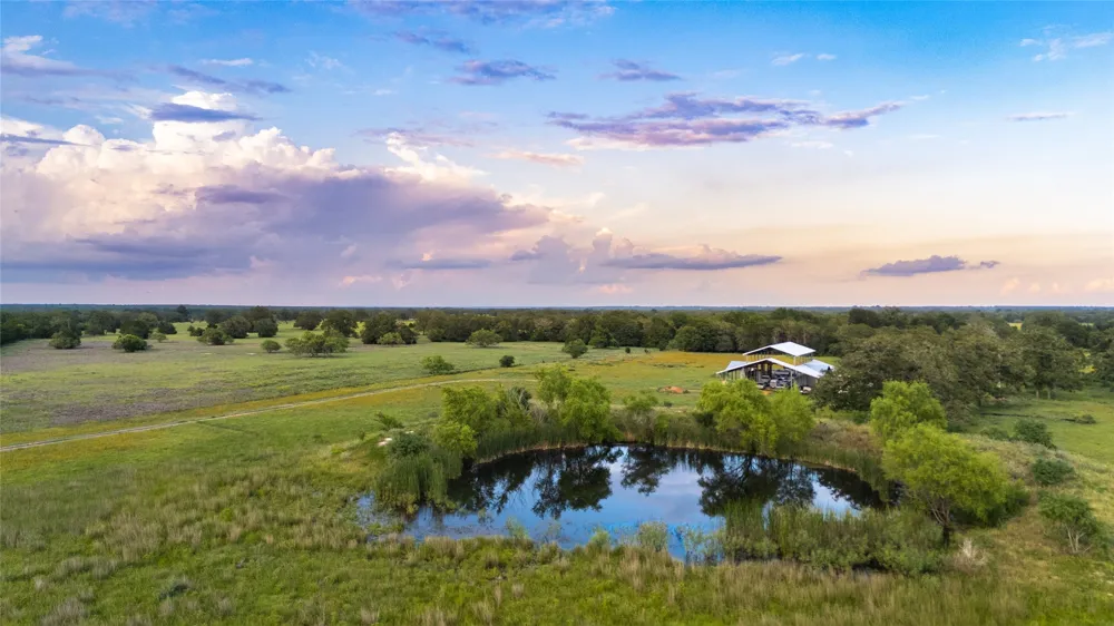 1395 S Highway 95 Smithville, TX 78957