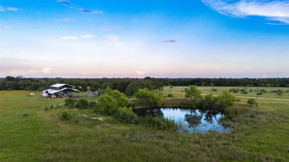 1395 S Highway 95 Smithville, TX 78957