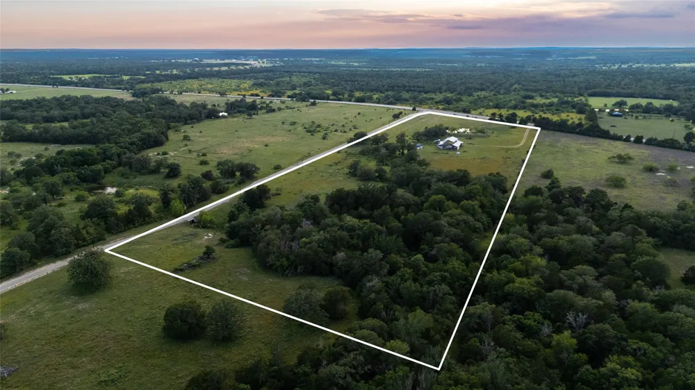 1395 S Highway 95 Smithville, TX 78957