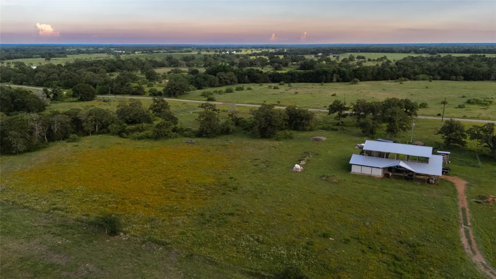 1395 S Highway 95 Smithville, TX 78957