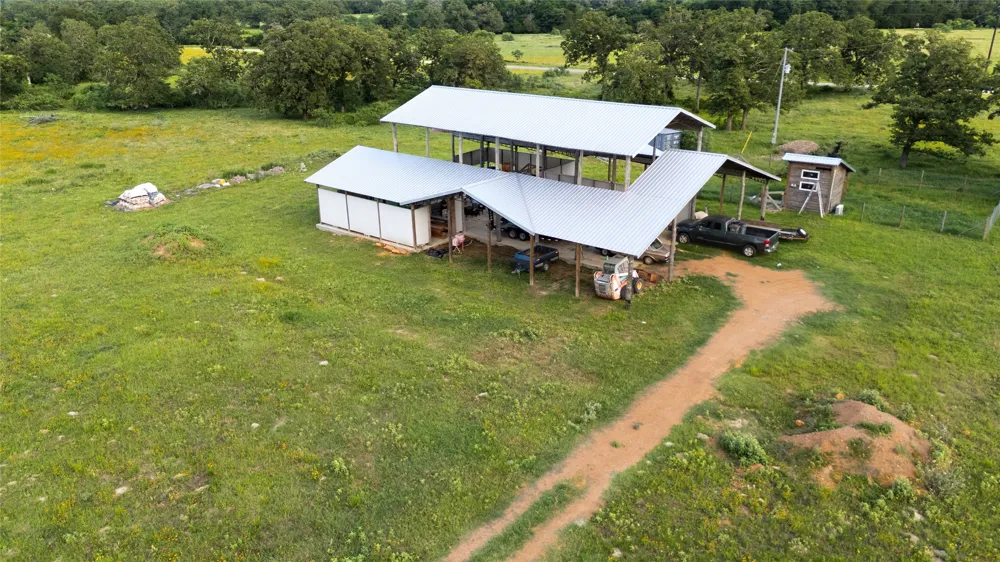 1395 S Highway 95 Smithville, TX 78957
