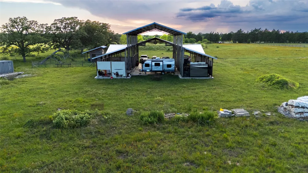 1395 S Highway 95 Smithville, TX 78957