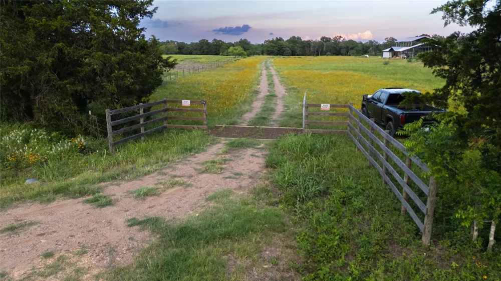 1395 S Highway 95 Smithville, TX 78957