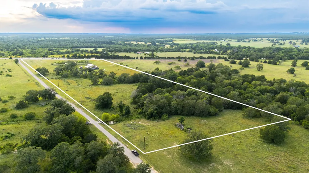 1395 S Highway 95 Smithville, TX 78957