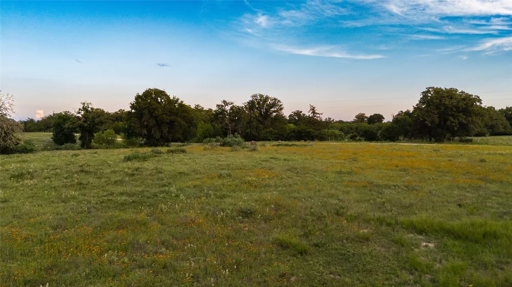 1395 S Highway 95 Smithville, TX 78957