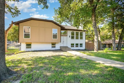 707 W Red Bird Lane
