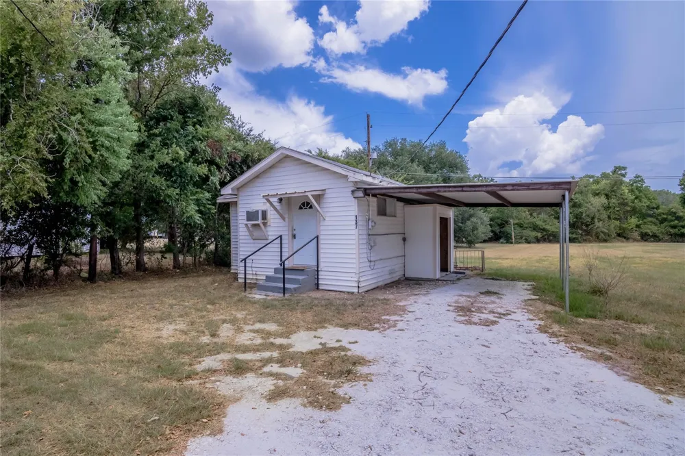 137 Lee Lane Trinity, TX 75862