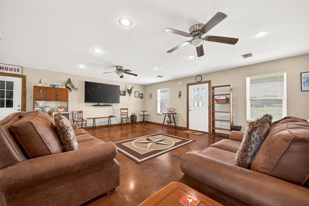 8430 Altimore Road Needville, TX 77461
