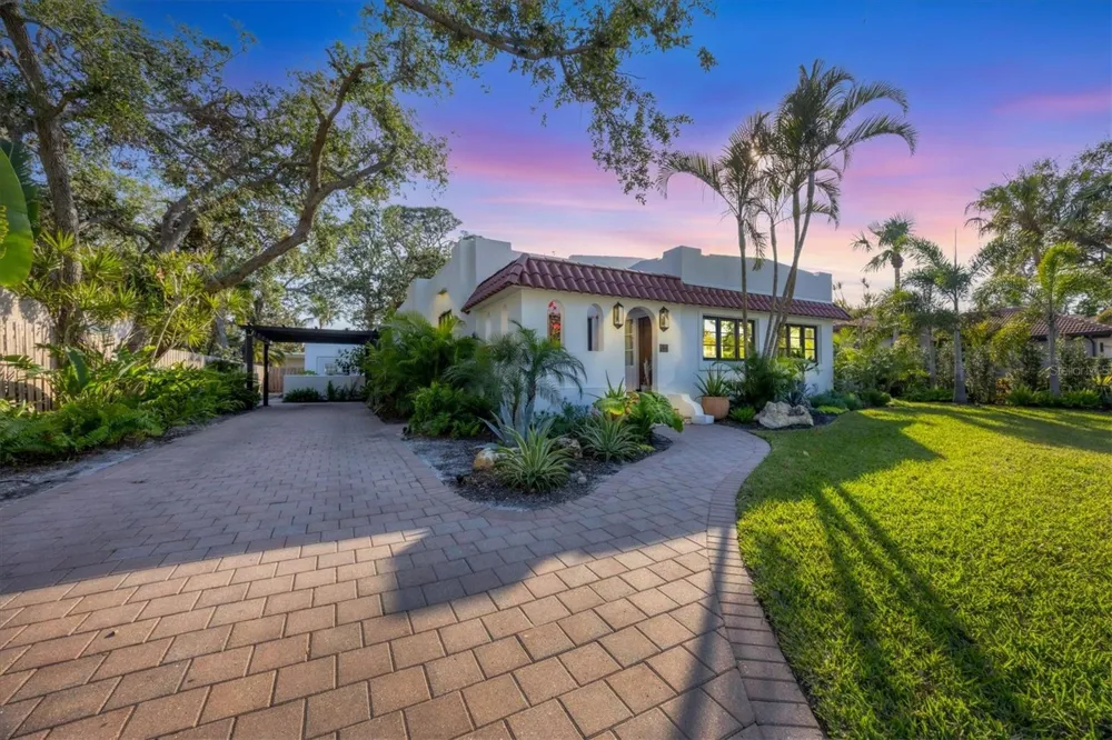 1864 CLEMATIS ST STREET Sarasota, FL 34239